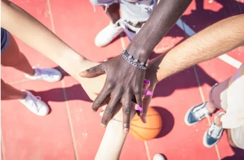 Pembe Ojeli Bir Endüstriyel Psikolog, Basketbol Topuyla Ne yapabilir ki?